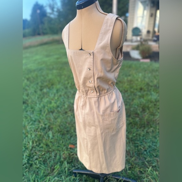 Vintage Sasson khaki dress. Pockets. Buttons. Midi. Paris. New York. Size 12/13 - Picture 2 of 7